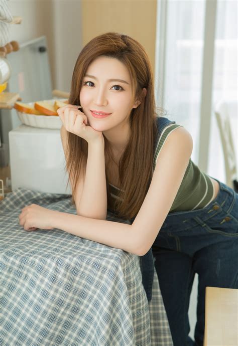 翟晓川今天参加阅兵仪式戴北京青年榜样奖章和首钢劳动模范奖章